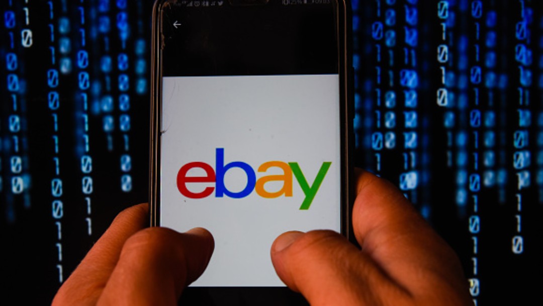 Logo de eBay en un celular. Getty Images/Archivo