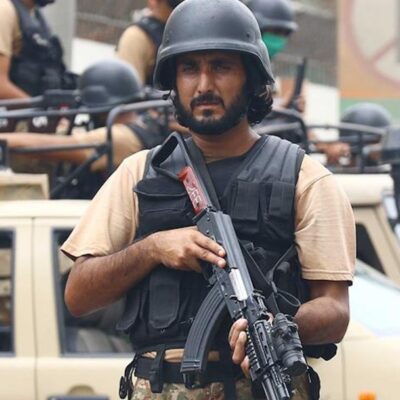 Ataque a la Bolsa de Karachi, en Pakistán, deja al menos siete muertos
