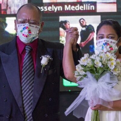 Realizan la primera boda colectiva virtual en Escobedo, Nuevo León