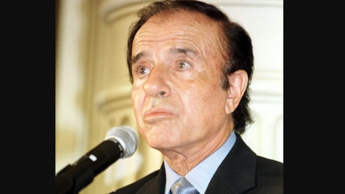 Expresidente argentino Carlos Menem mejora tras neumonía