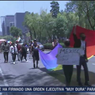 Cerca de 100 personas participan en Marcha del Orgullo Gay en Paseo de la Reforma