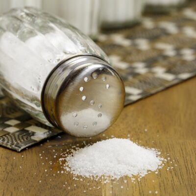 ¿Cómo eliminar el exceso de sal de tu cuerpo?
