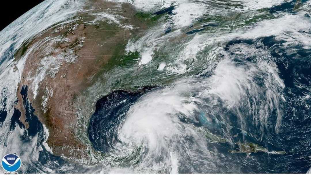 Imagen: La tormenta Cristóbal se fortalece en el Golfo de México, 6 de junio de 2020 (EFE)