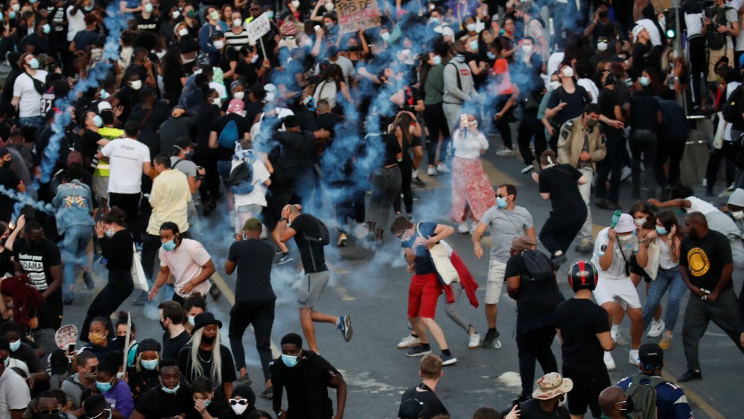 Protestas en París por muerte de joven negro a manos de la Policía en 2016. Reuters