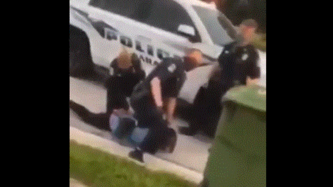 Foto: Divulgan video de policía sometiendo con rodilla a otro afroamericano en Florida