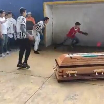 Alexander anota su último gol; lo despiden con dolor e indignación en Acatlán de Pérez Figueroa, Oaxaca