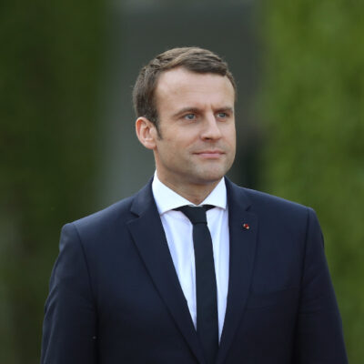 Macron anuncia reapertura de bares, restaurantes y residencias de mayores en Francia