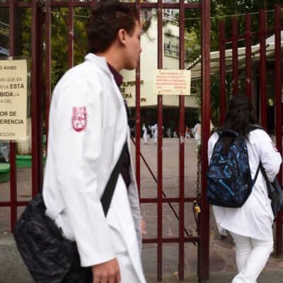 Por irregularidades, se cancelaron 776 becas de medicina del IPN: SEP
