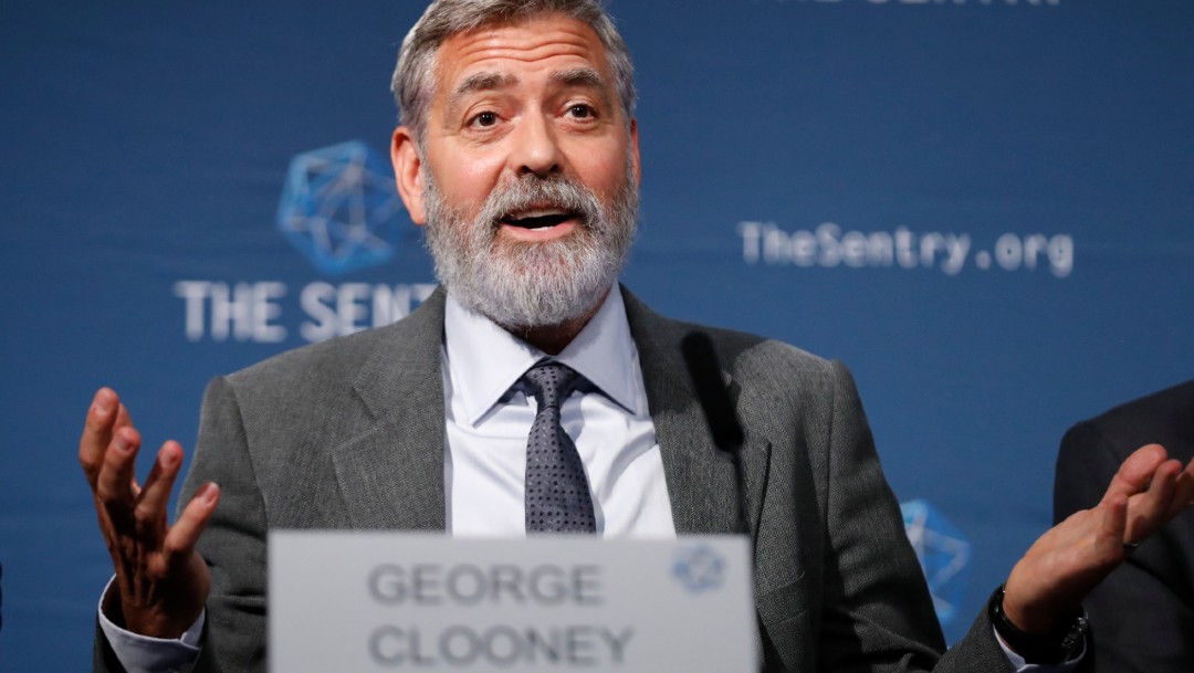 El actor y activista estadounidense George Clooney habla en una conferencia de prensa en Londres. (EFE/archivo)