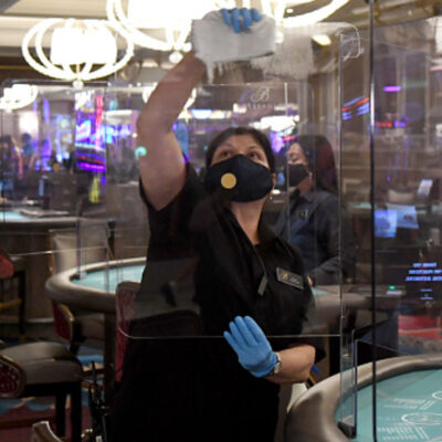 Casinos en Las Vegas reabren tras cierre por coronavirus