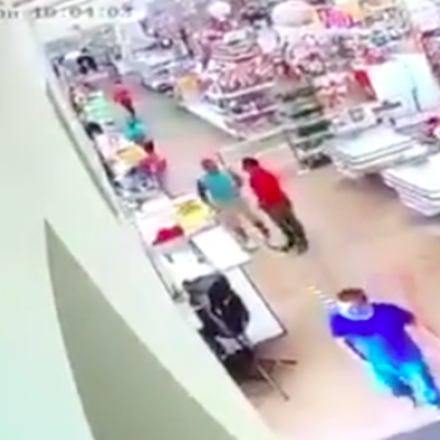 Video: Golpea brutalmente a empleado que le pidió usar cubrebocas