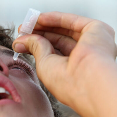IMSS recomienda usar gotas para los ojos para eliminar presencia de coronavirus