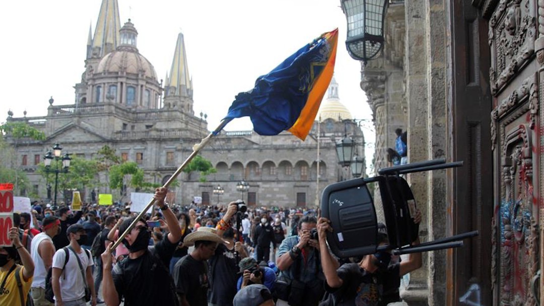 Con protestas y disturbios, exigen ‘Justicia para Giovanni’, en Guadalajara