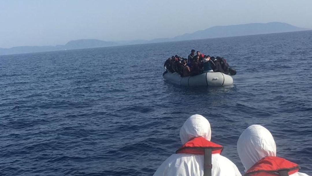 Rescatan a 42 migrantes que intentaban llegar a Grecia