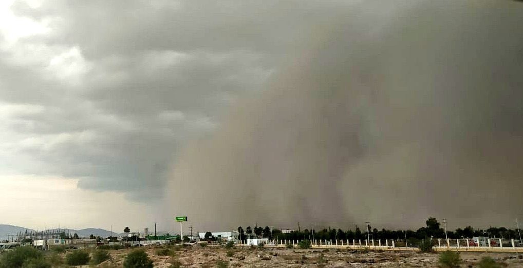 Aproximadamente a las 10 de la mañana una impresionante nube de polvo cubrió la ciudad de Torreón