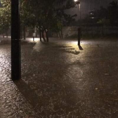 Intensa lluvia en Veracruz causa inundaciones en diferentes colonias