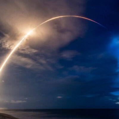 SpaceX pone en el espacio otros 58 satelites Starlink y tres de observación