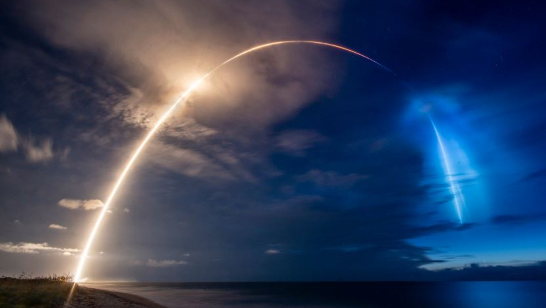 SpaceX lanza al espacio otros 58 satélites Starlink y tres de observación. (Foto: @SpaceX)