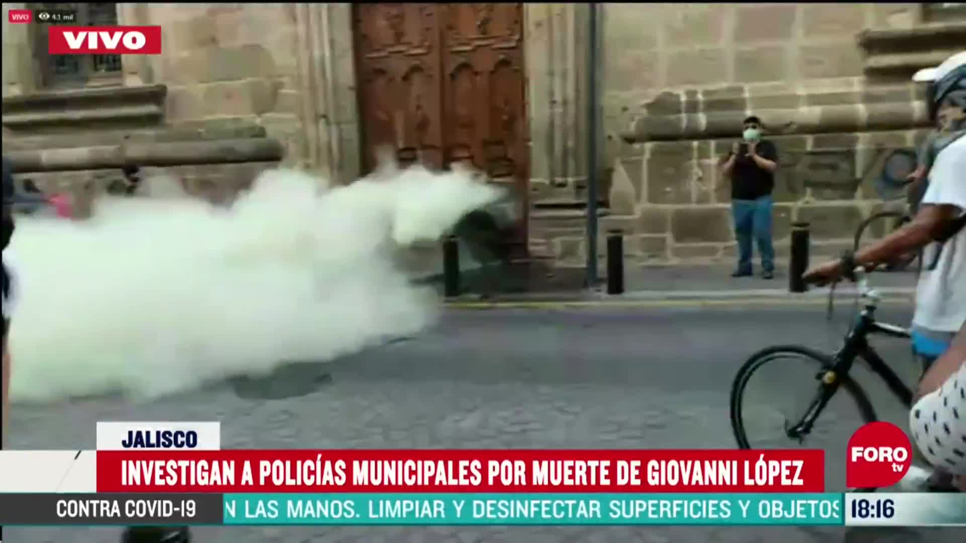 FOTO: lanzan gas a manifestantes desde palacio de gobierno de guadalajara