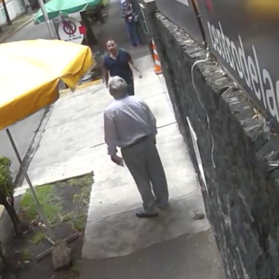 Lord Banqueta: Captan en video a hombre que golpea a mujer y a abuelito