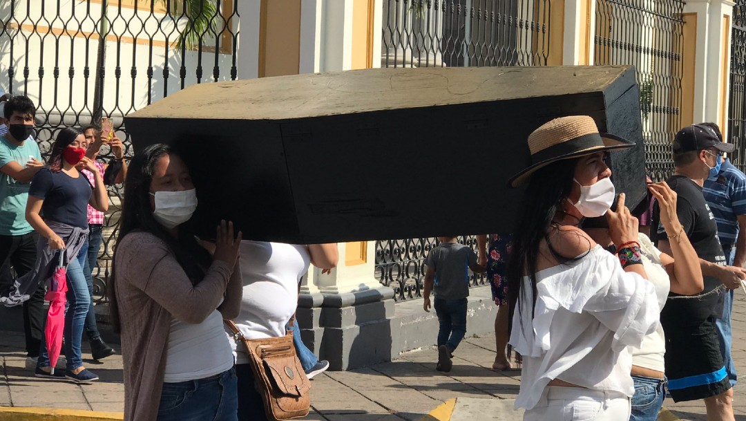 Marchan en Colima para exigir justicia y paz