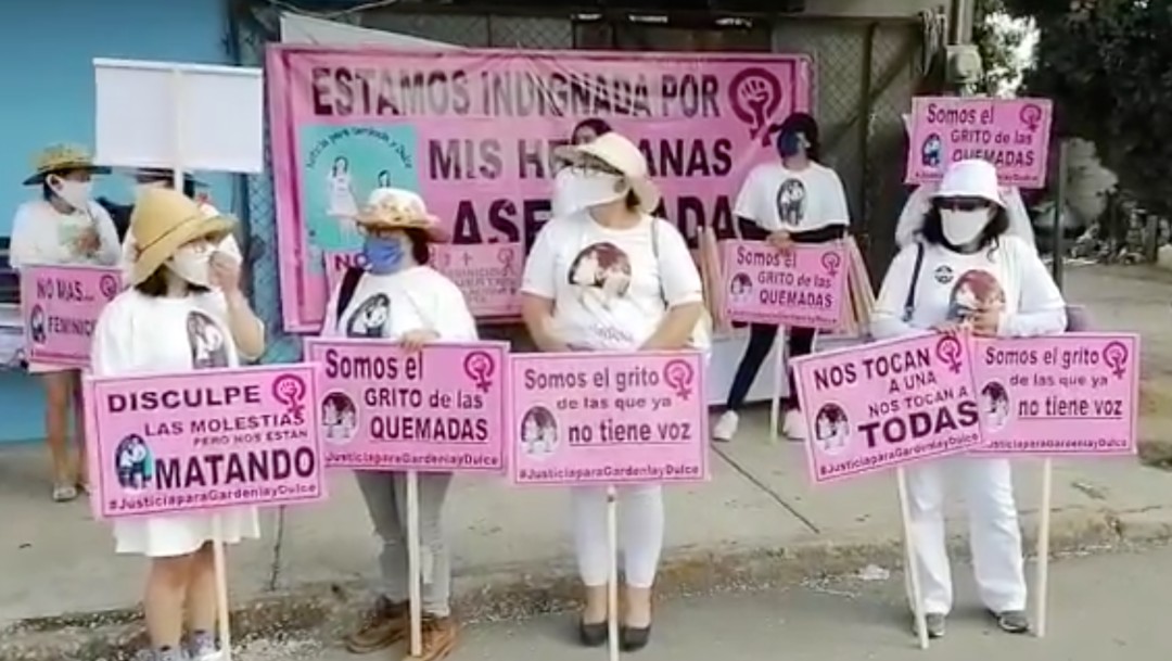 Marchan para exigir justicia por muerte de Gardenia y su hija Dulce en Acajete, Puebla