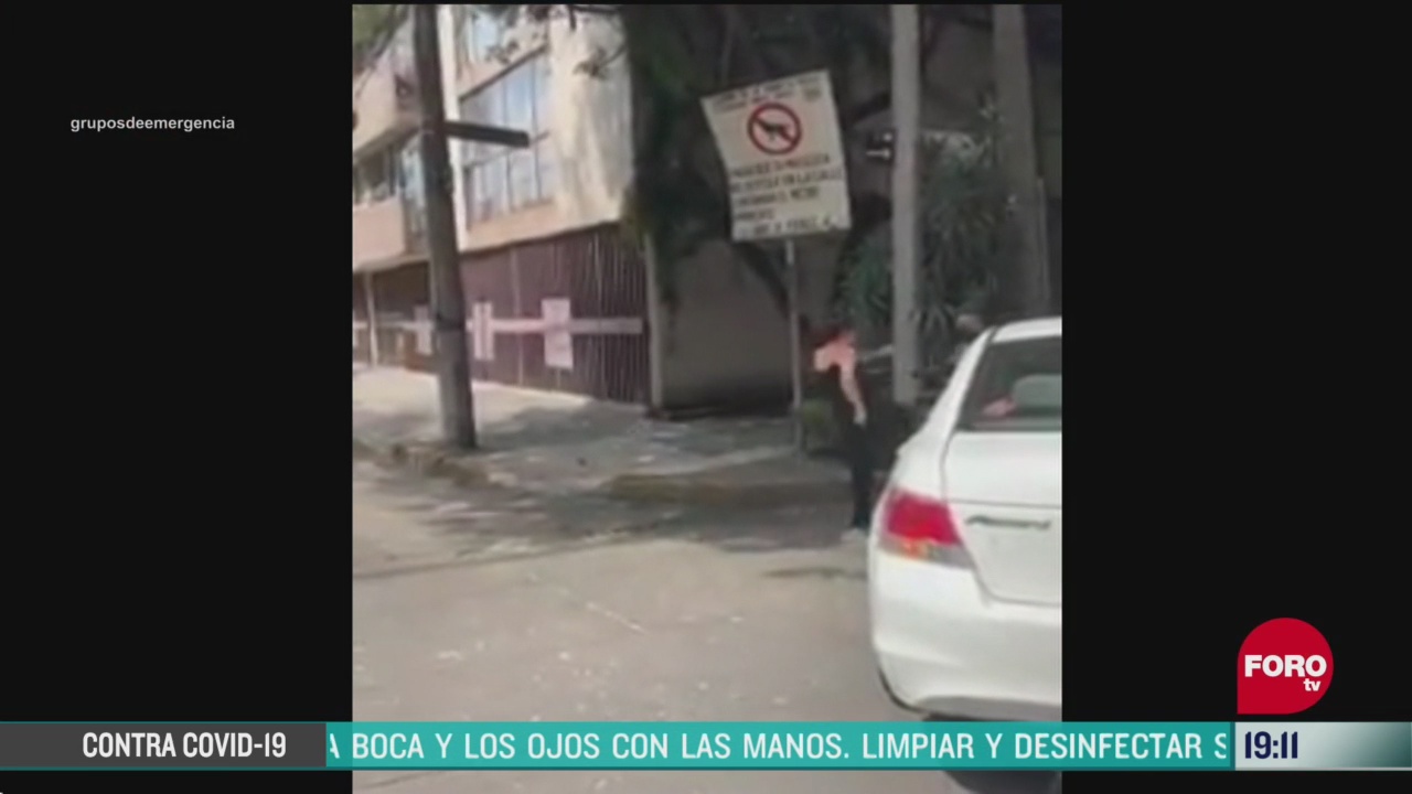 video mujer patea a policia de cdmx