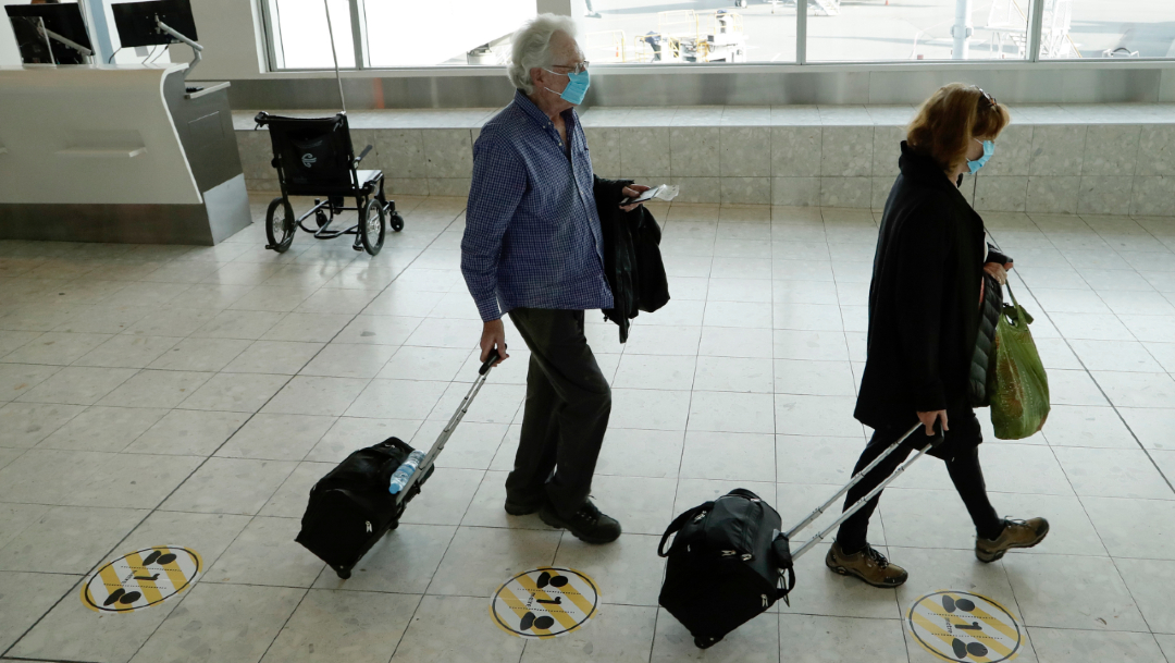 Pasajeros se preparan para abordar su vuelo en el aeropuerto de Christchurch en Nueva Zelanda. (Foto: AP)