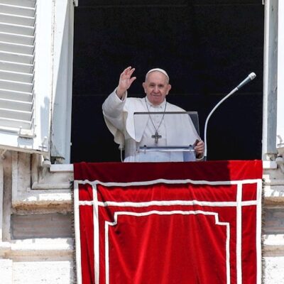 No canten victoria sobre coronavirus tan pronto, advierte el Papa a los italianos