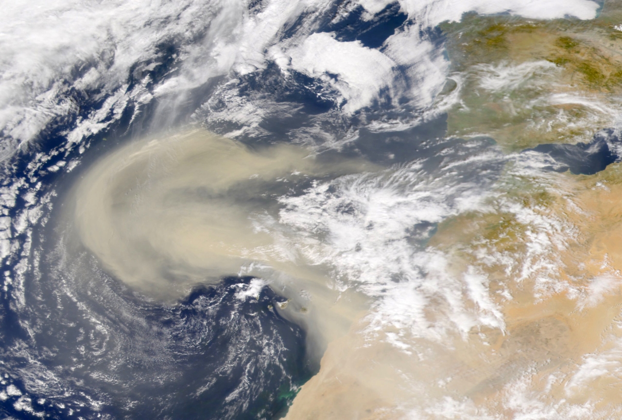 Nube de Polvo del Sahara cruzando el Atlántico