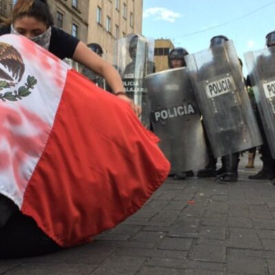 Policías de Jalisco y manifestantes se enfrentan en protesta por muerte de Giovanni López