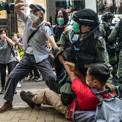 Aniversario de protestas en Hong Kong termina en enfrentamientos