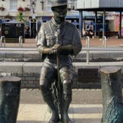 Retiran una estatua del fundador de los Boy Scouts en Inglaterra para evitar ataques