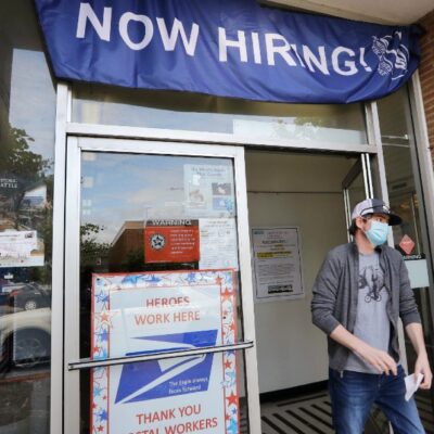 Tasa de desempleo en Estados Unidos baja inesperadamente en mayo