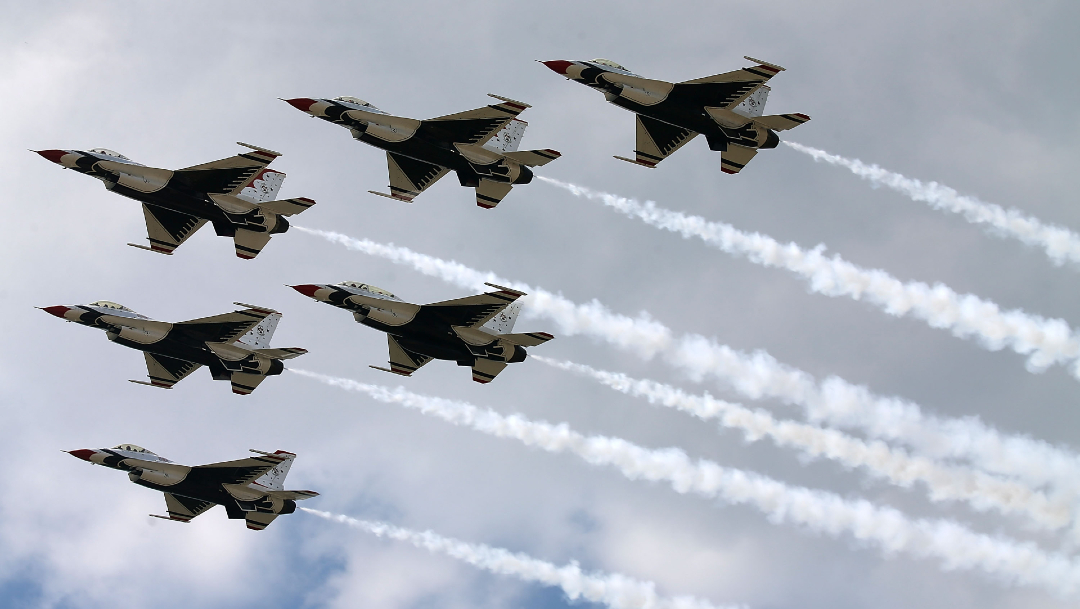 Thunderbirds de la Fuerza Aérea de los Estados Unidos, intercepta cuatro aviones rusos cerca de Alaska