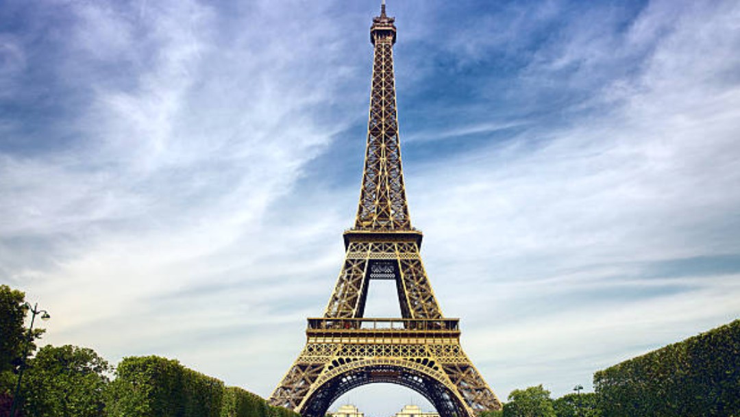 La Torre Eiffel reabre tras permanecer cerrada tres meses por la pandemia del coronavirus
