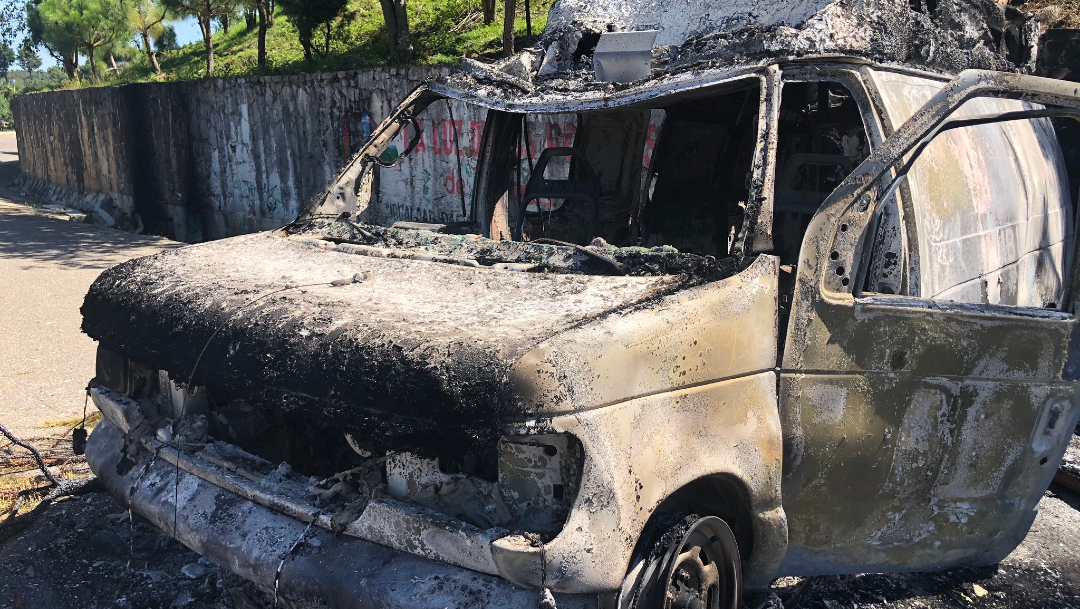 Indígenas tzotziles queman patrullas y autos en Chiapas por miedo a enfermar de COVID-19.