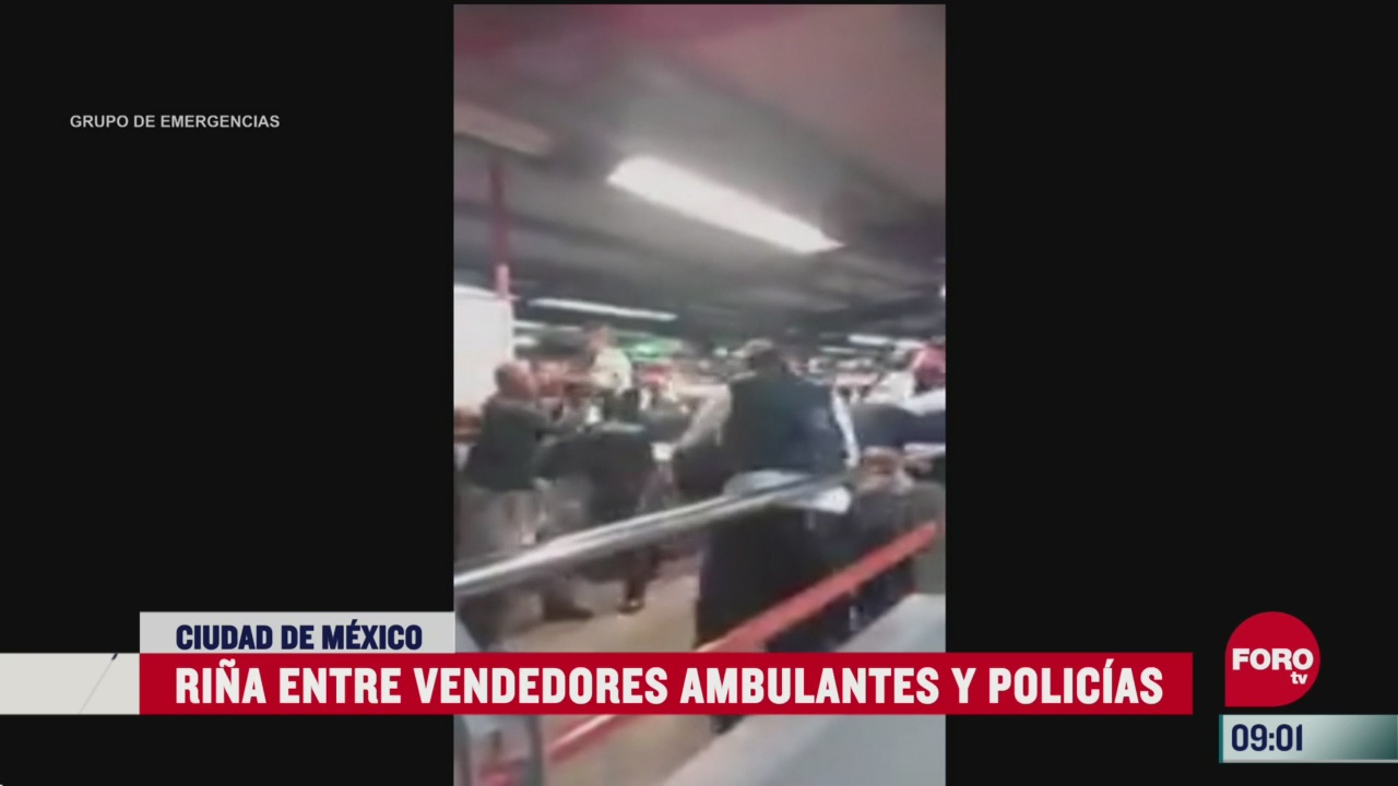 vendedores ambulantes se enfrentaron a golpes contra policias en el metro de la cdmx