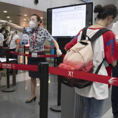Beijing cancela más del 60% de vuelos por nuevo brote de coronavirus