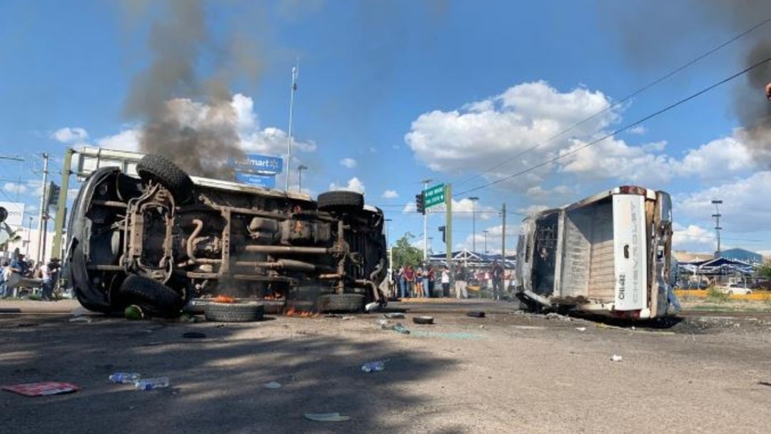 Agricultores queman vehículos en Delicias, Chihuahua