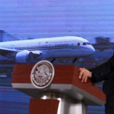 AMLO afirma que hay dos posibles compradores del avión presidencial