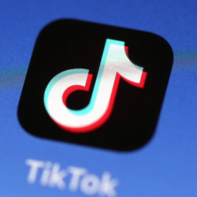 Anonymus pide eliminar TikTok de los teléfonos ¿por qué?
