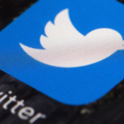 Twitter anuncia medidas contra teoría conspirativa QAnon ligada a Trump