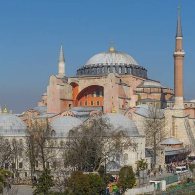 Turquía reivindica al Islam y convierte en mezquita la Basílica de Santa Sofía