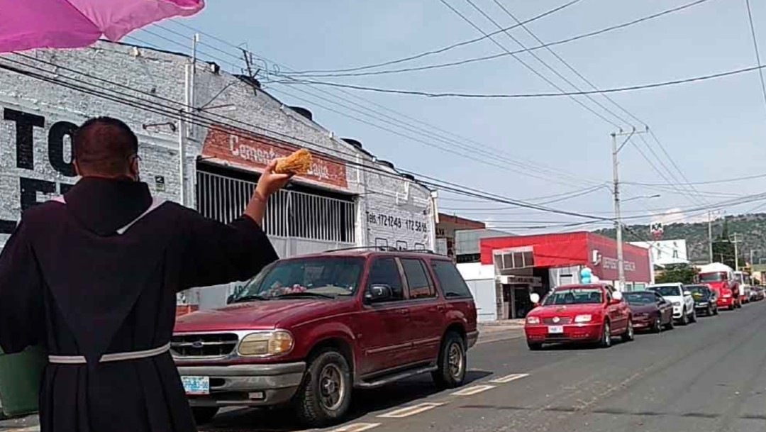 Pese a coronavirus, familias de Acámbaro celebran la bendición de vehículos