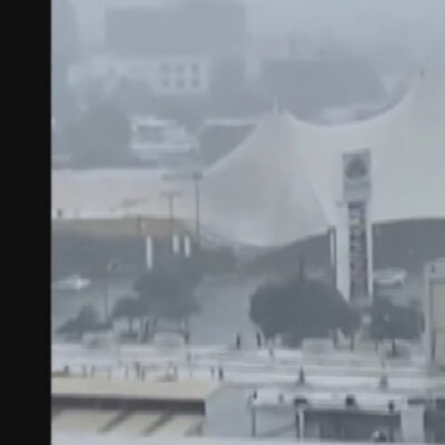 Video: Colapsa domo de plaza comercial en Monterrey por fuertes lluvias