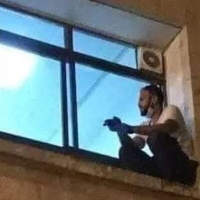Hombre trepa hasta la ventana de un hospital para despedirse de su madre, enferma de covid