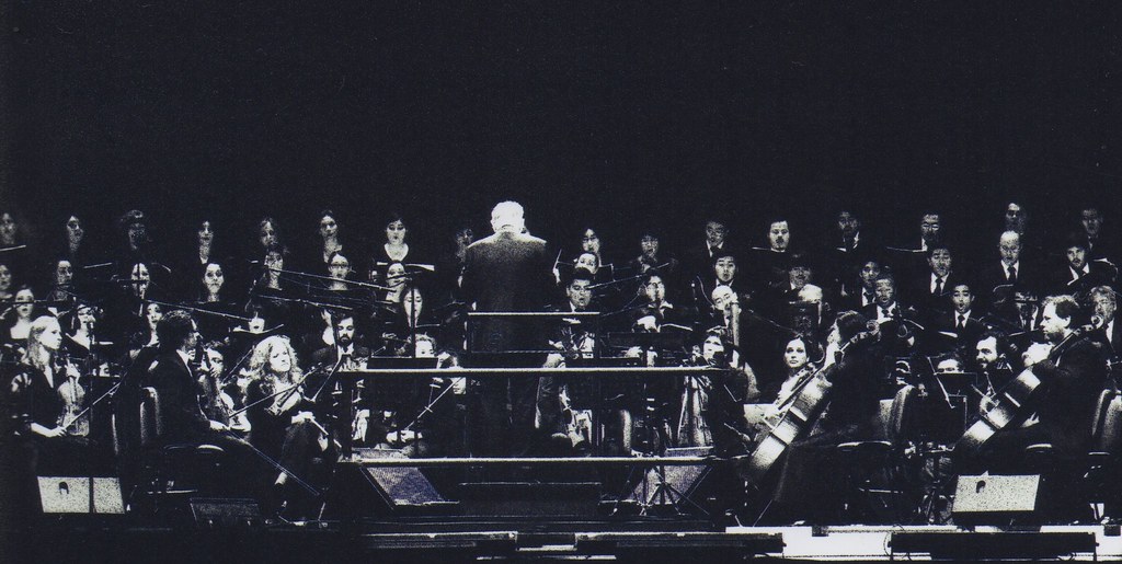 Ennio Morricone conduce una orquesta