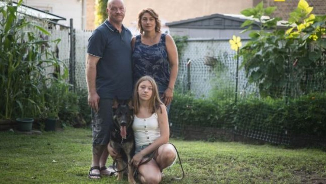Familia con perro que murió de coronavirus en EEUU