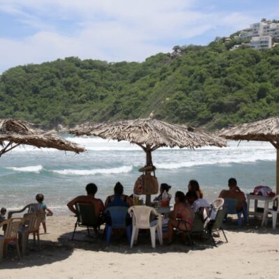 Tras reactivación, aparecen toneladas de basura en Acapulco